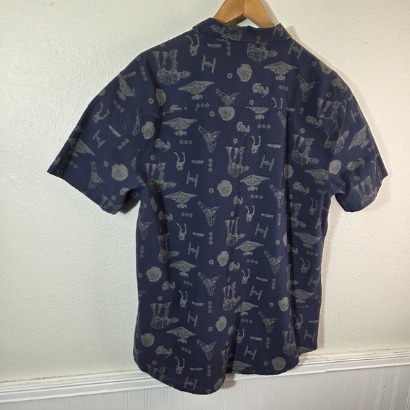 Star Wars Mens Button Up Shirt XL Navy Blue All Over Print Spaceships Casual Sho - Picture 7 of 11